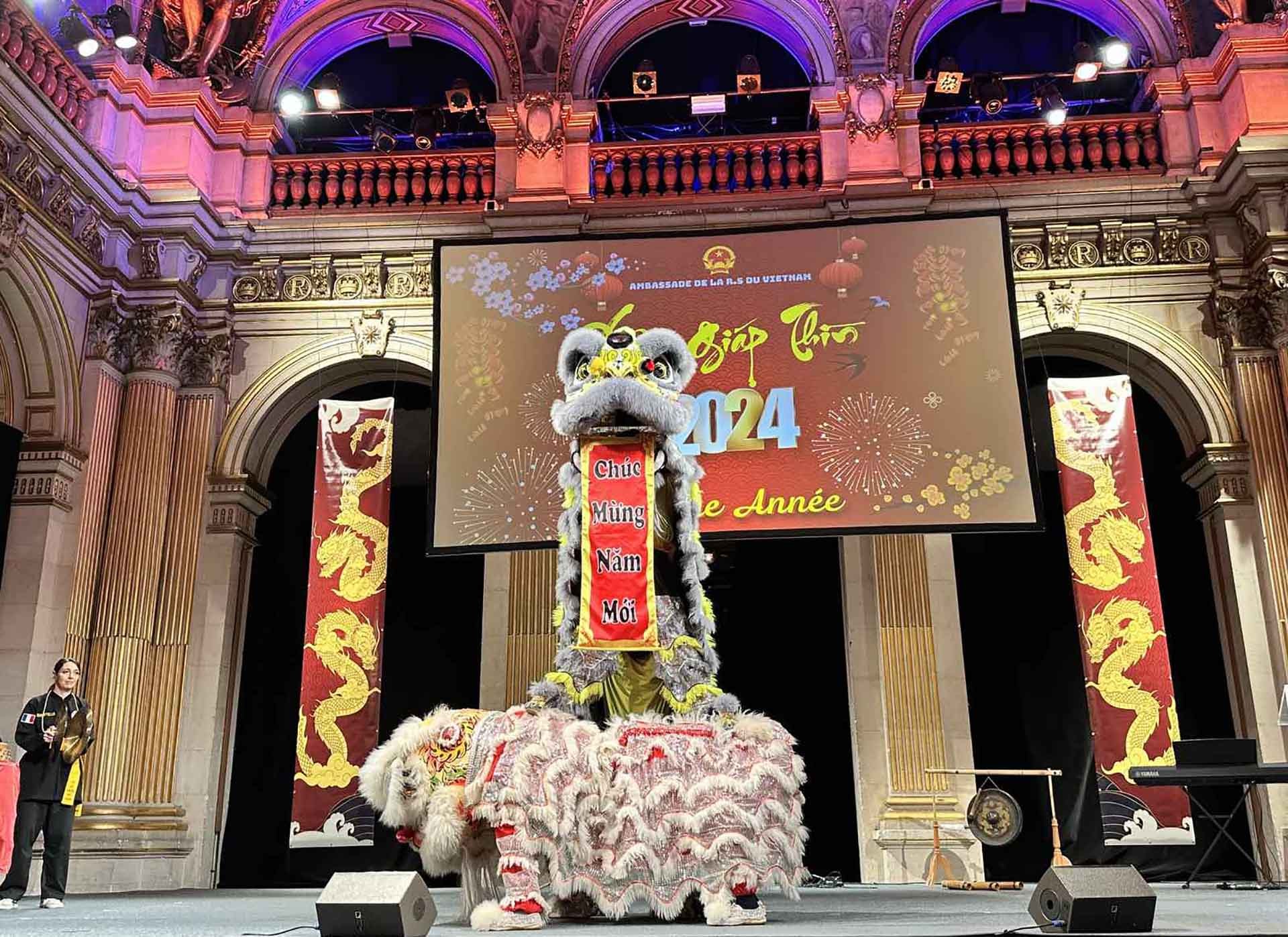 Đại sứ quán Việt Nam tại Pháp tổ chức đón Tết Giáp Thìn 2024 Đại sứ quán Việt Nam tại Pháp tổ chức đón Tết Giáp Thìn 2024