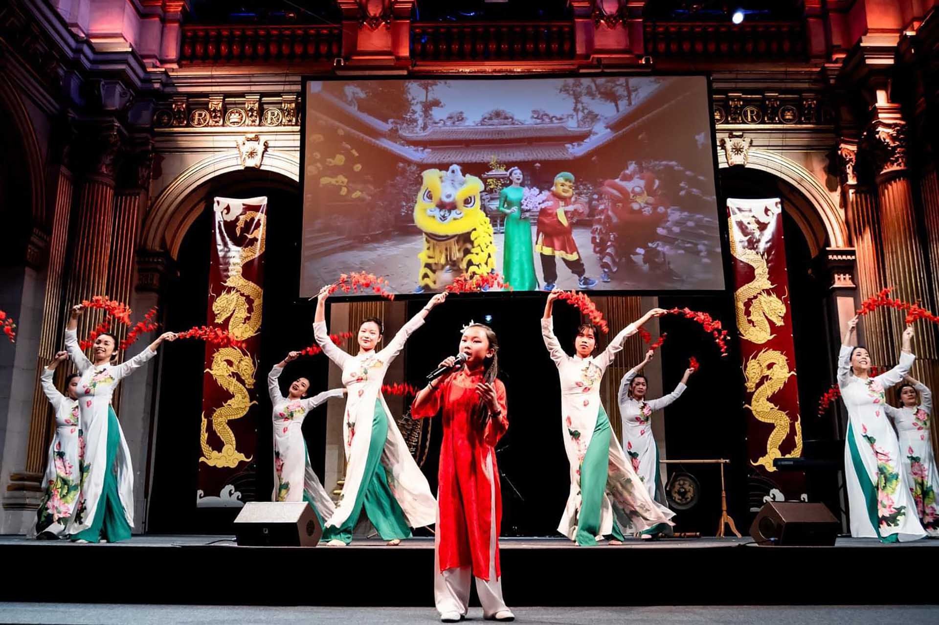 Đại sứ quán Việt Nam tại Pháp tổ chức đón Tết Giáp Thìn 2024 Đại sứ quán Việt Nam tại Pháp tổ chức đón Tết Giáp Thìn 2024