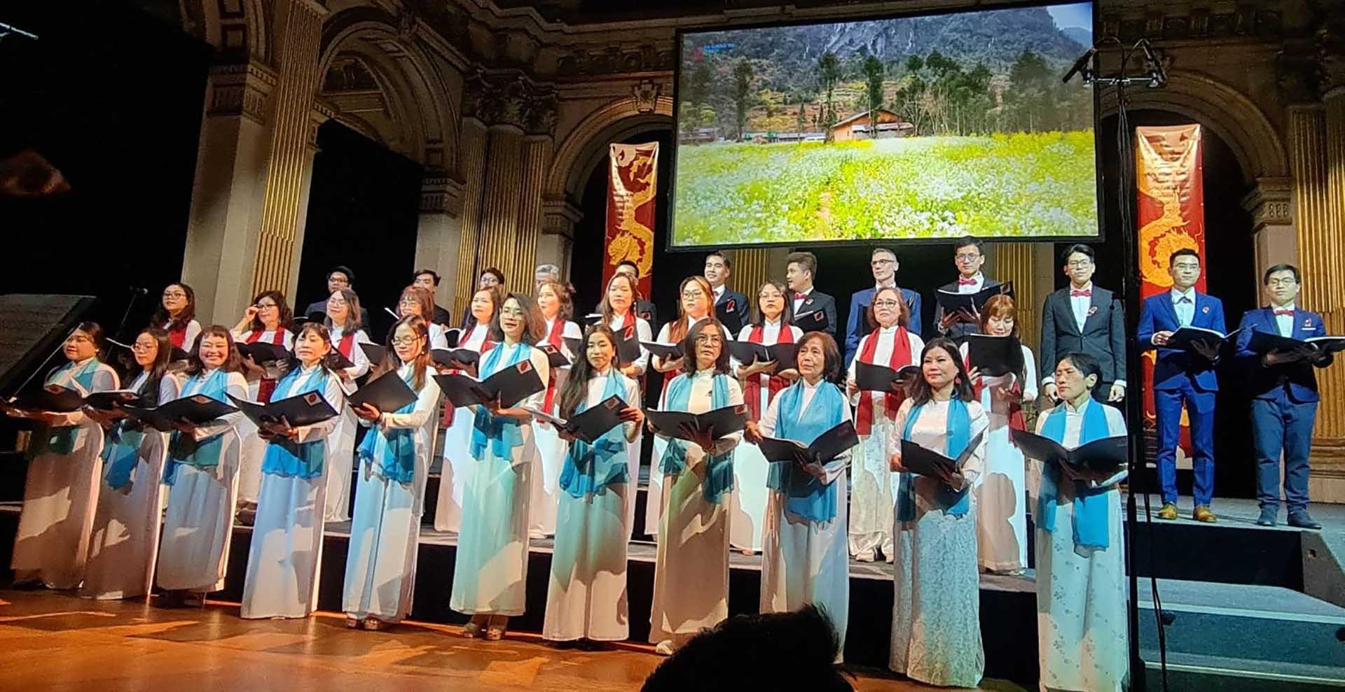 Đại sứ quán Việt Nam tại Pháp tổ chức đón Tết Giáp Thìn 2024 Đại sứ quán Việt Nam tại Pháp tổ chức đón Tết Giáp Thìn 2024