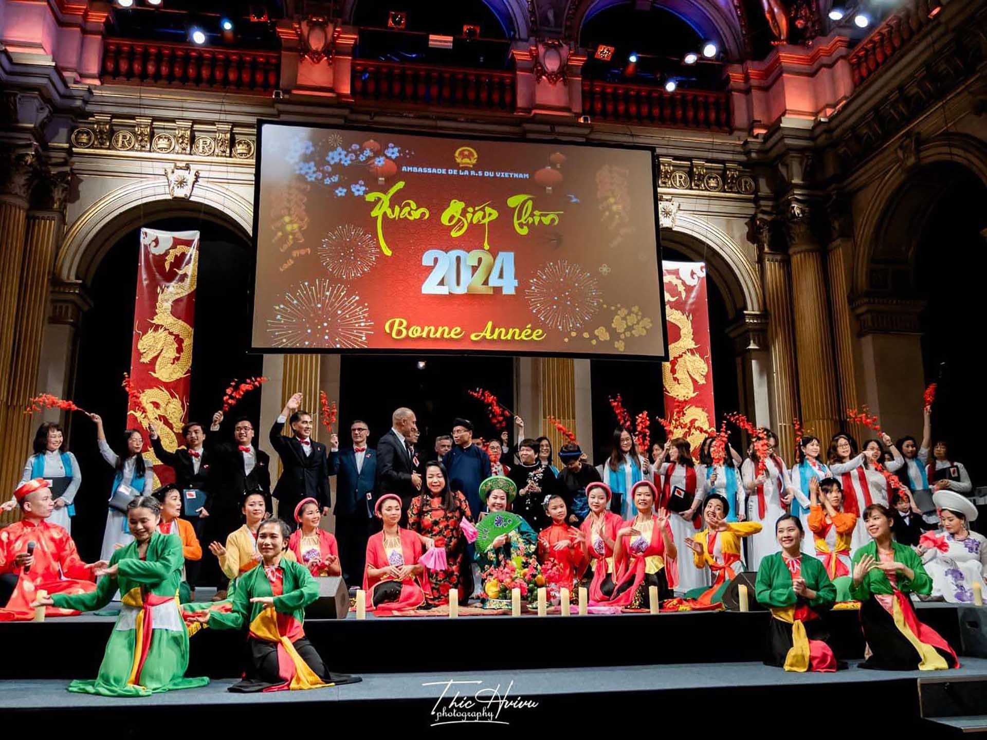 Đại sứ quán Việt Nam tại Pháp tổ chức đón Tết Giáp Thìn 2024 Đại sứ quán Việt Nam tại Pháp tổ chức đón Tết Giáp Thìn 2024