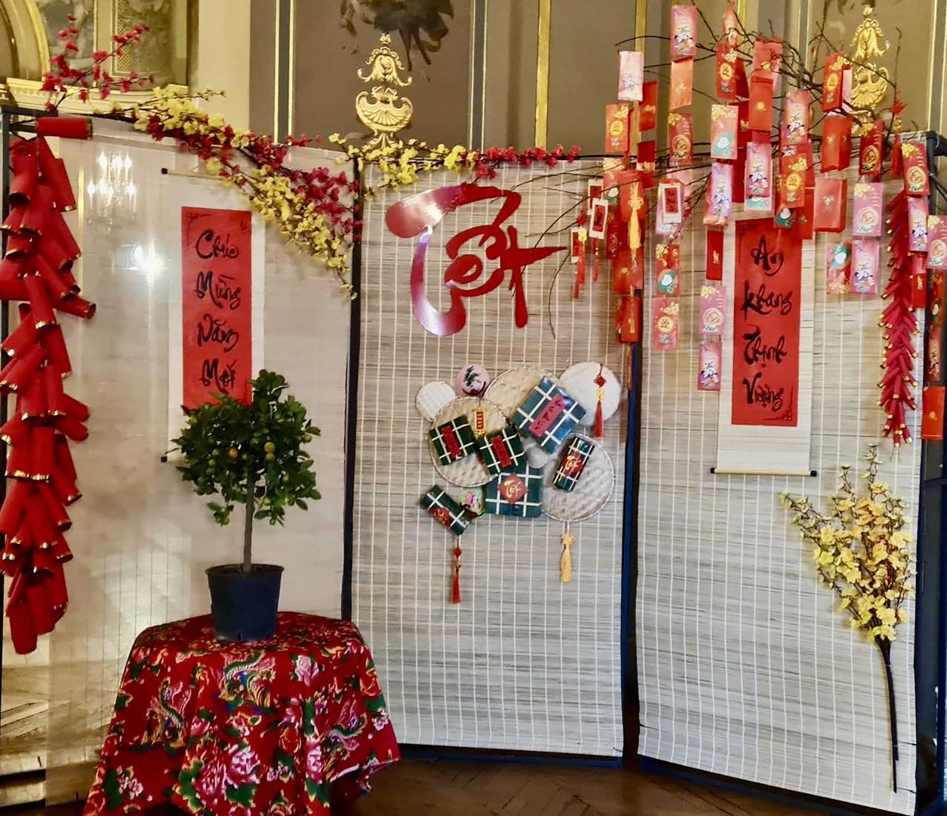 Đại sứ quán Việt Nam tại Pháp tổ chức đón Tết Giáp Thìn 2024 Đại sứ quán Việt Nam tại Pháp tổ chức đón Tết Giáp Thìn 2024