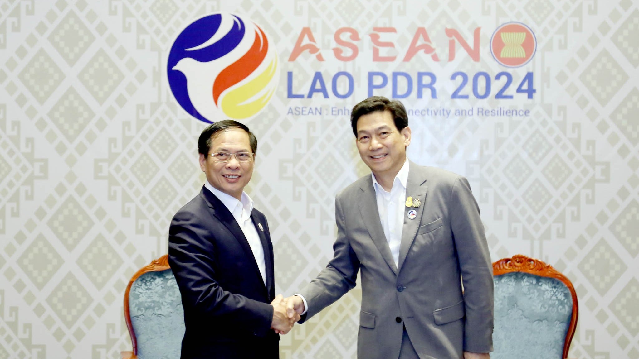 Bộ trưởng Ngoại giao Bùi Thanh Sơn tiếp xúc song phương tại AMMR