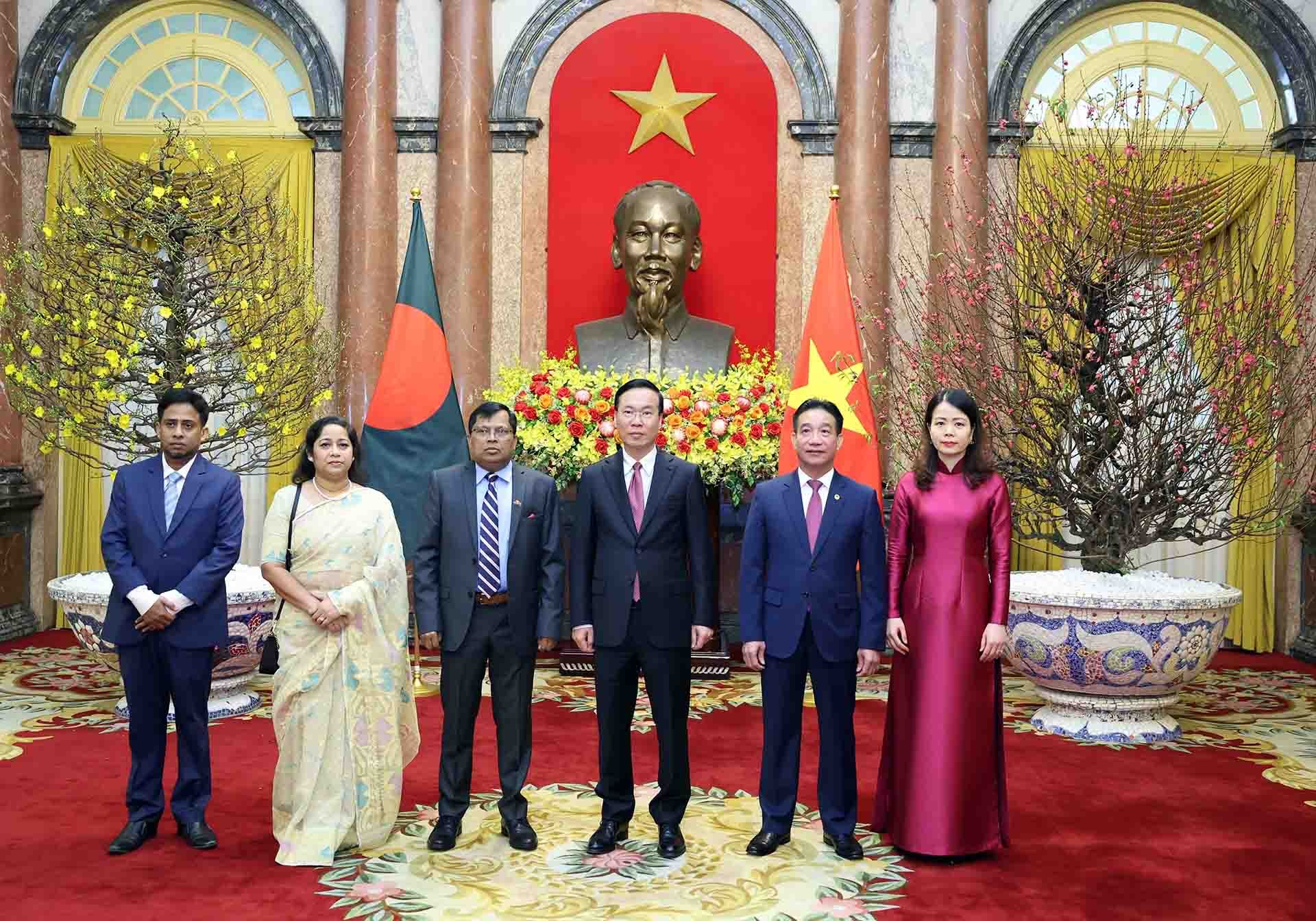 Chủ tịch nước Võ Văn Thưởng tiếp 3 Đại sứ trình Quốc thư Chủ tịch nước Võ Văn Thưởng tiếp 3 Đại sứ trình Quốc thư