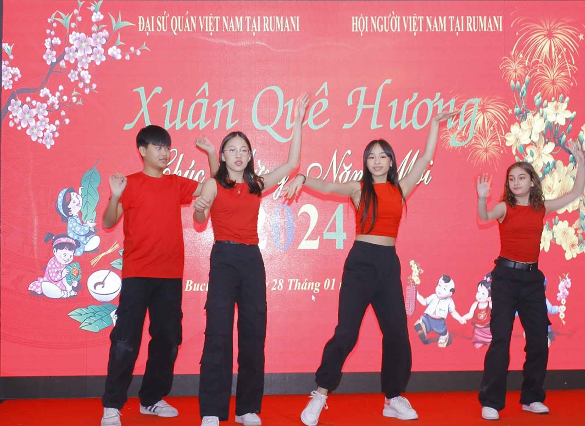 Đầm ấm không khí Tết cộng đồng tại Romania Đầm ấm không khí Tết cộng đồng tại Romania