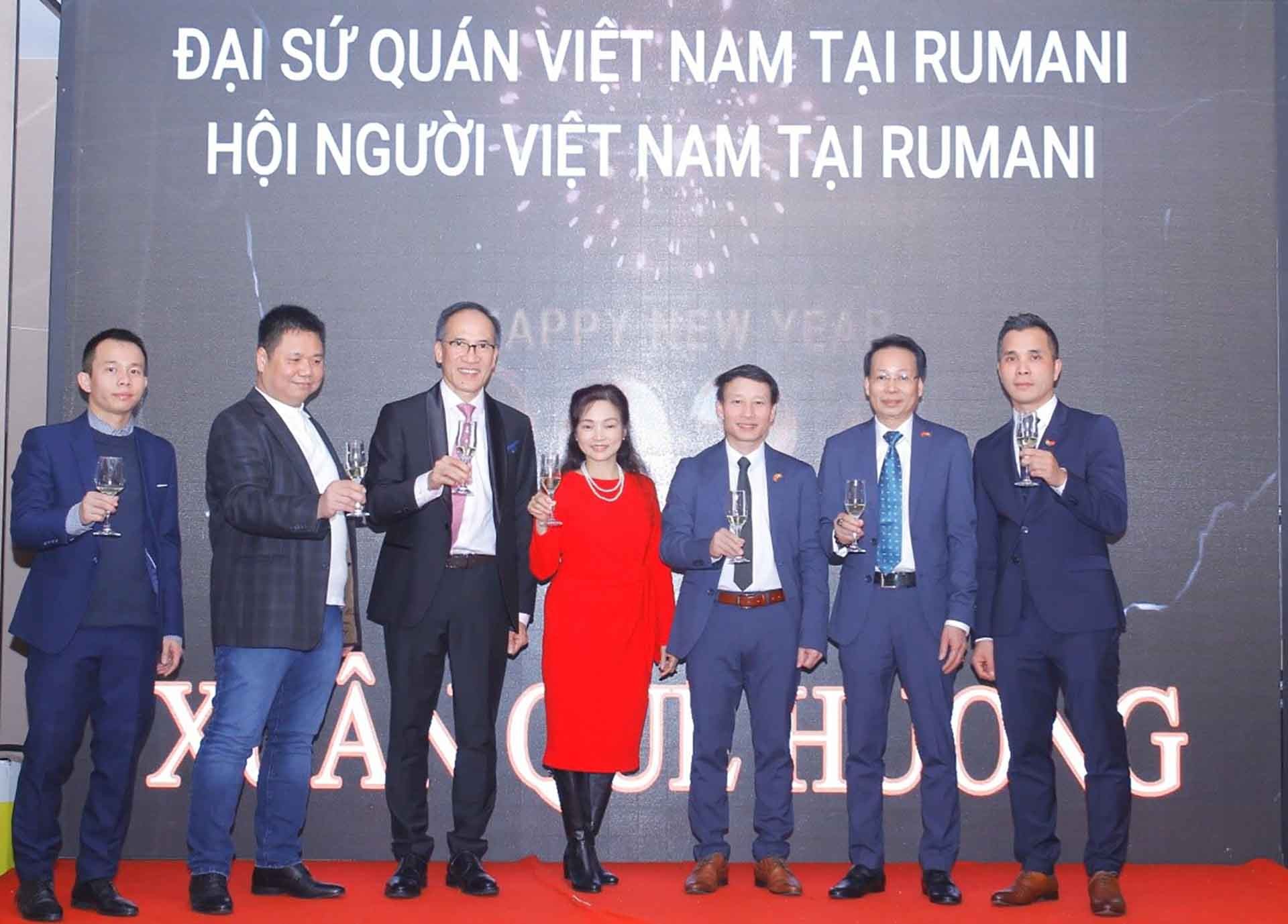 Đầm ấm không khí Tết cộng đồng tại Romania Đầm ấm không khí Tết cộng đồng tại Romania