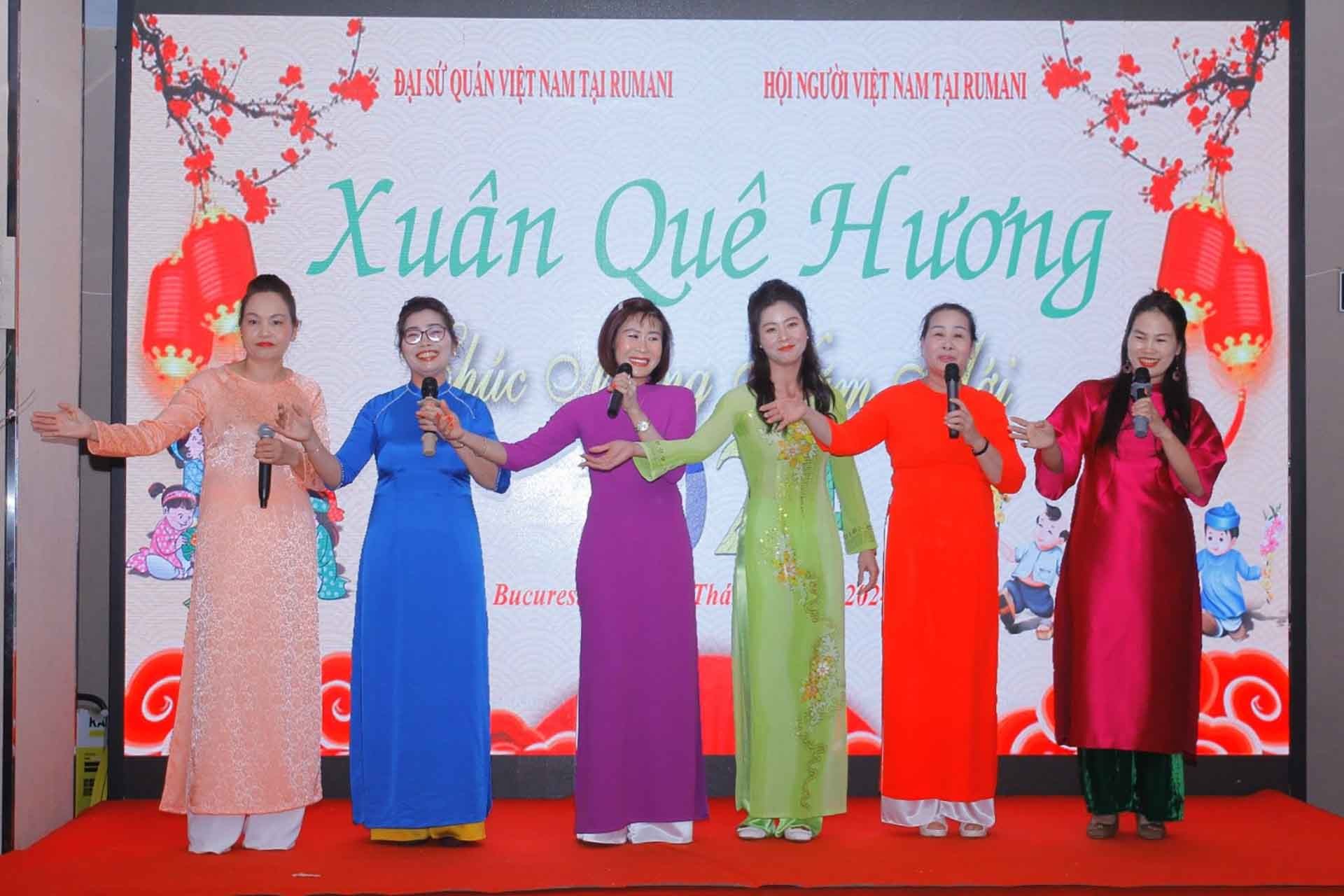 Đầm ấm không khí Tết cộng đồng tại Romania Đầm ấm không khí Tết cộng đồng tại Romania