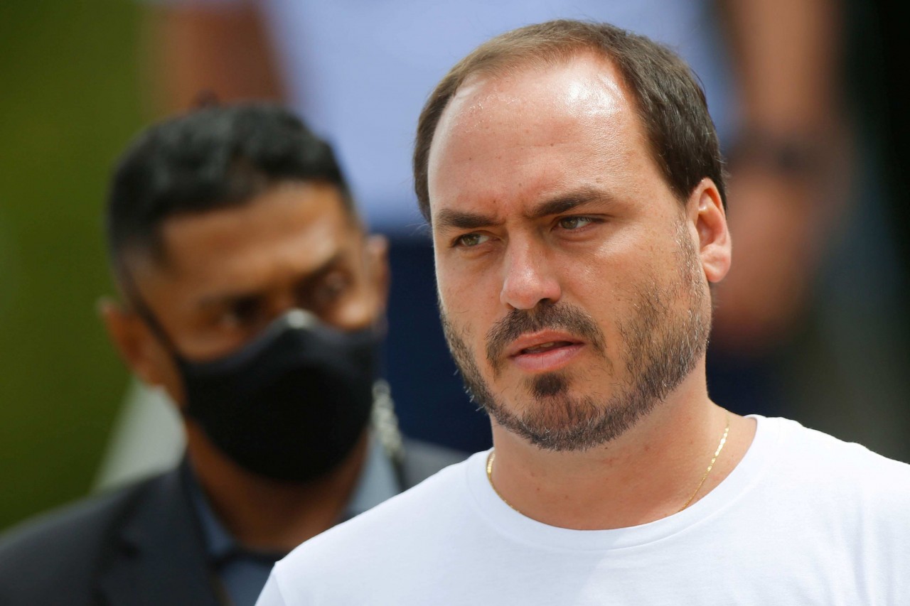 Cảnh sát liên bang Brazil điều tra con trai út cựu Tổng thống Jair Bolsonaro Cảnh sát liên bang Brazil điều tra con trai út cựu Tổng thống Jair Bolsonaro