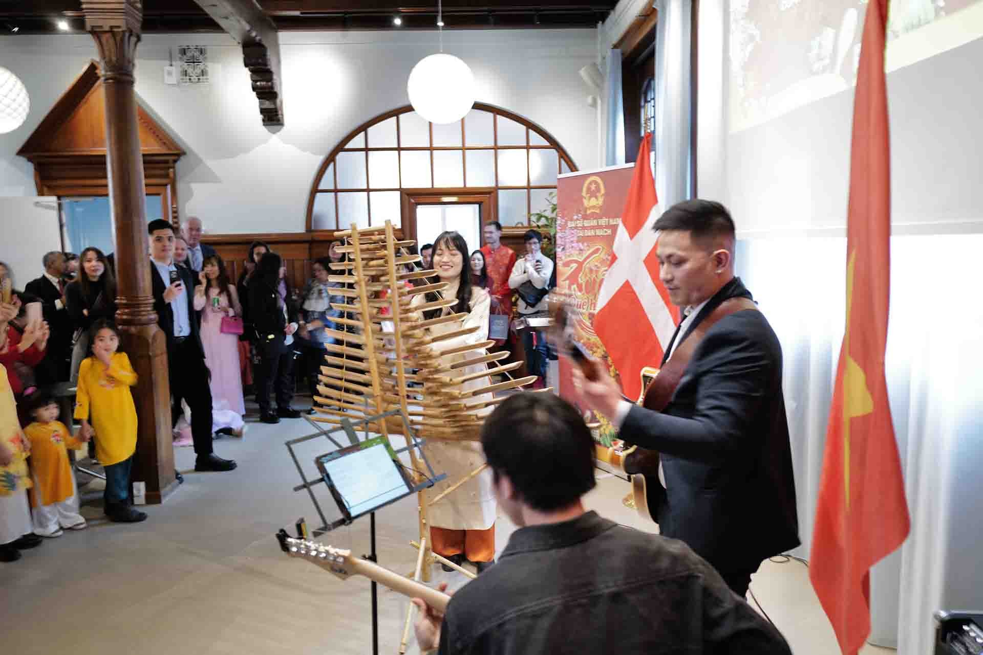 Xuân Quê hương 2024 tại Đan Mạch: Đầm ấm và xum vầy Xuân Quê hương 2024 tại Đan Mạch: Đầm ấm và xum vầy