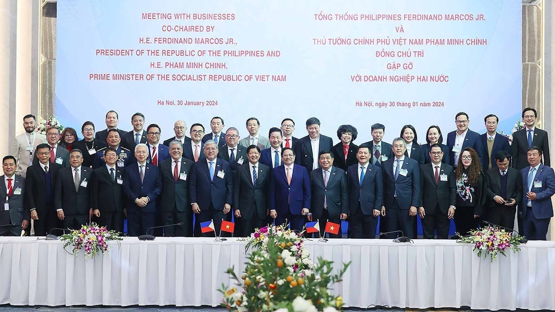 Thủ tướng Phạm Minh Chính cùng Tổng thống Philippines gặp gỡ doanh nghiệp tiêu biểu hai nước