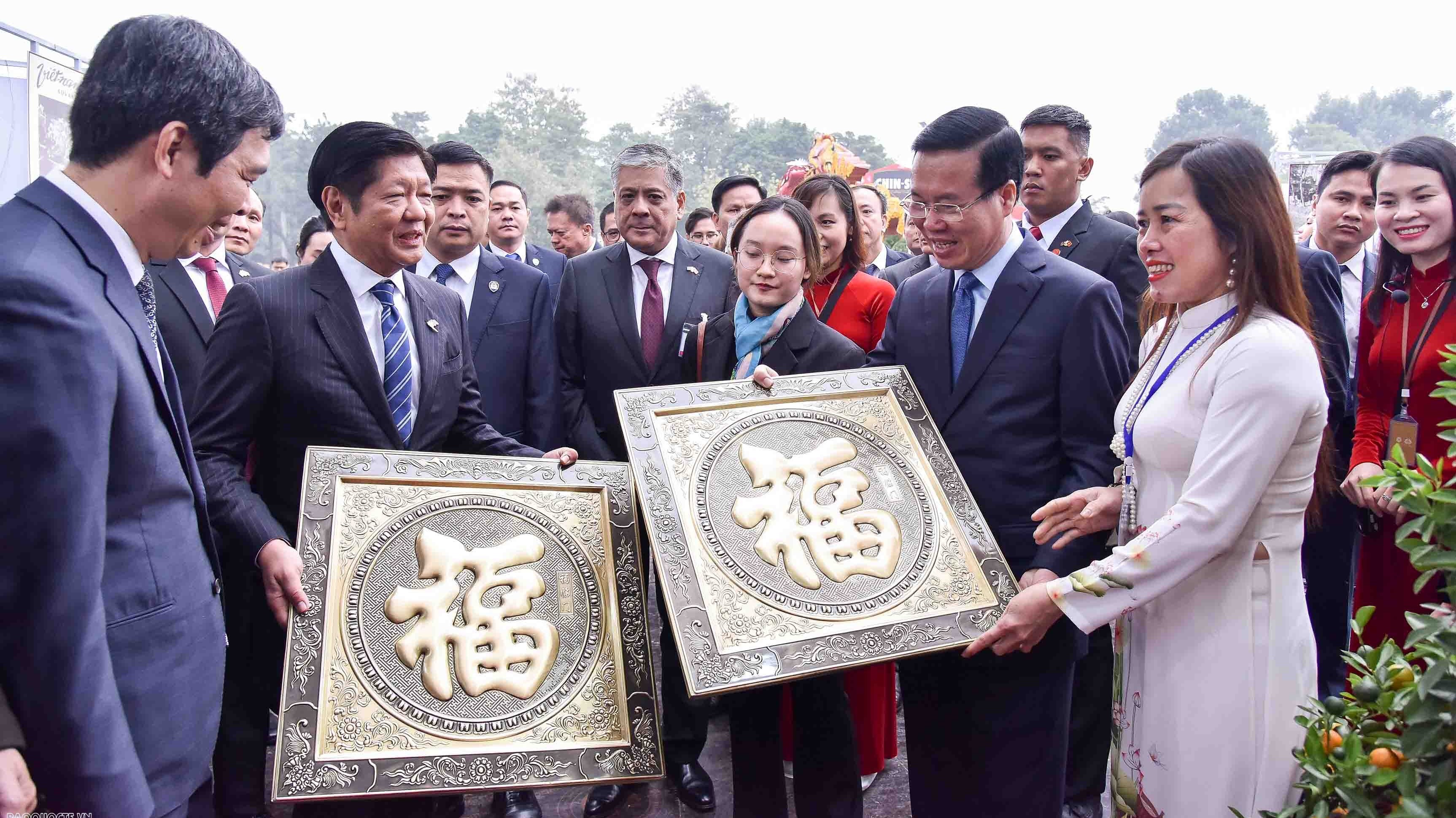 Chủ tịch nước Võ Văn Thưởng và Tổng thống Ferdinand R. Marcos Jr. thăm Hoàng thành Thăng Long