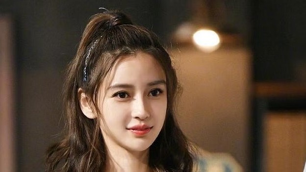 Tài khoản mạng xã hội của Angelababy hoạt động trở lại
