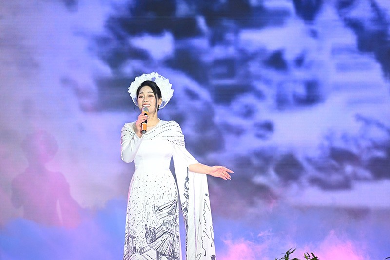 NSƯT Hương Giang để lại những ấn tượng đặc biệt qua Chương trình Nghệ thuật ‘Sắc Xuân Đất Việt 2024’