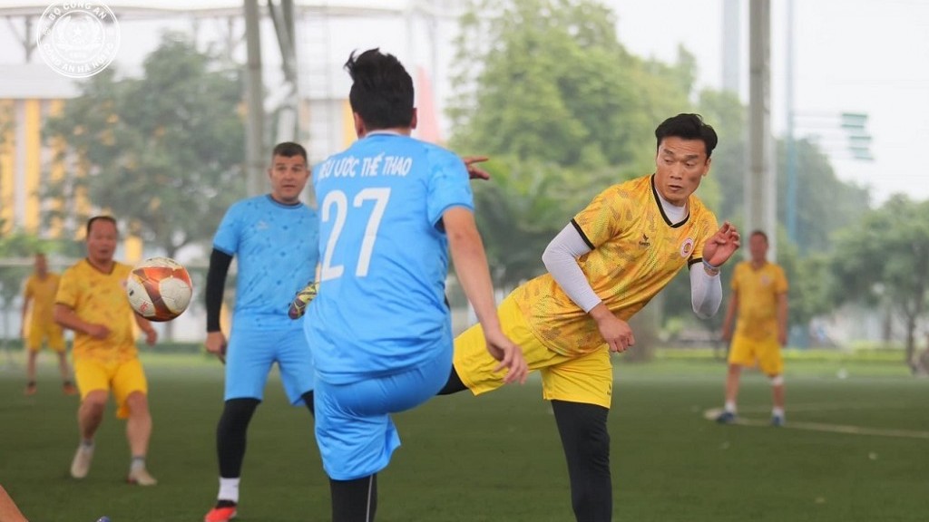 CLB Công an Hà Nội: Thủ môn Bùi Tiến Dũng thi đấu vai trò cầu thủ trong trận đấu thiện nguyện