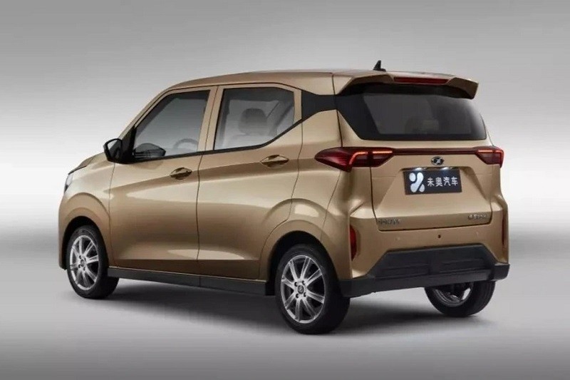 Thiết kế sườn và đuôi sau của Honri Boma không giống Toyota Alphard Thiết kế sườn và đuôi sau của Honri Boma không giống Toyota Alphard