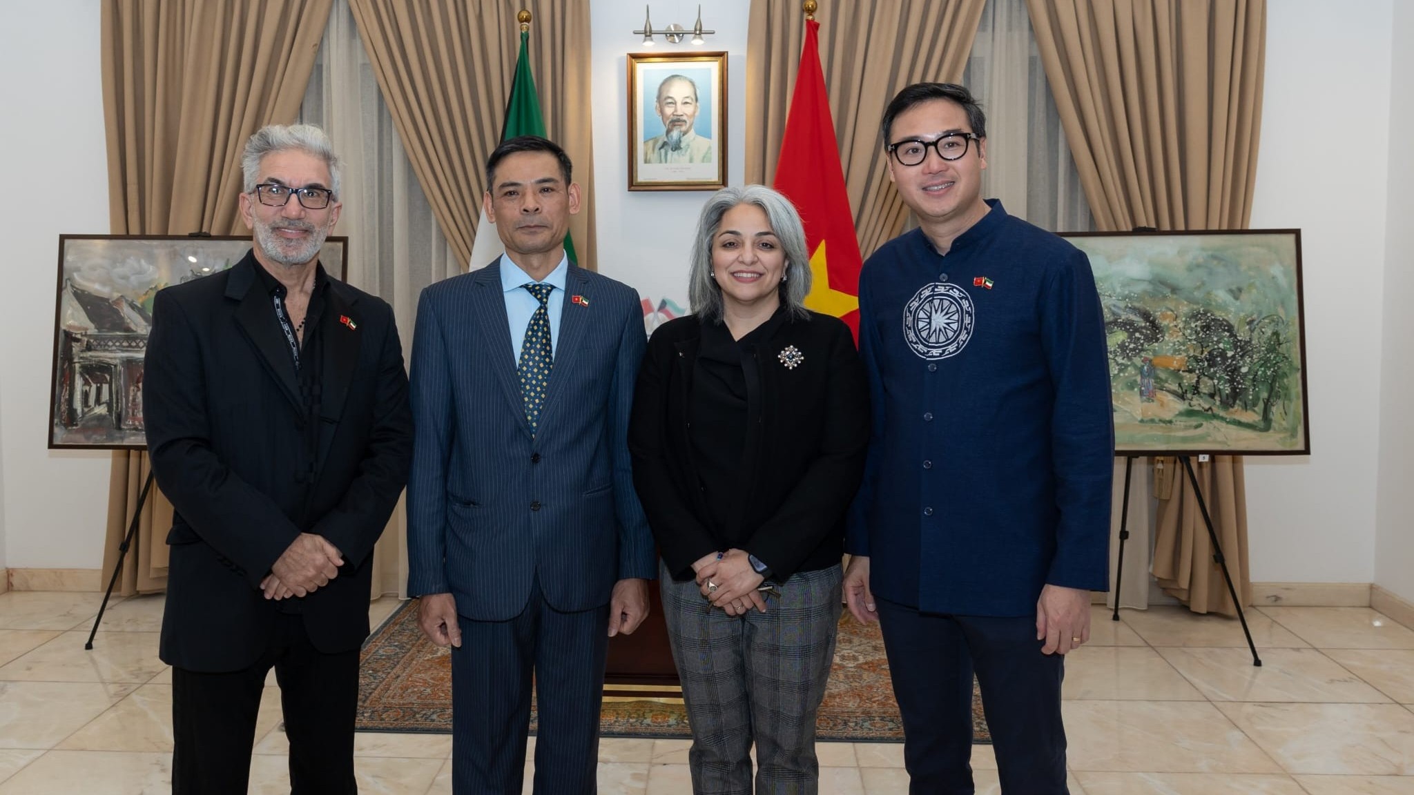 Hoạ sĩ Ngô Đức Hoàng mang 'mảnh đất tình yêu' Việt Nam đến với Kuwait qua triển lãm hội hoạ