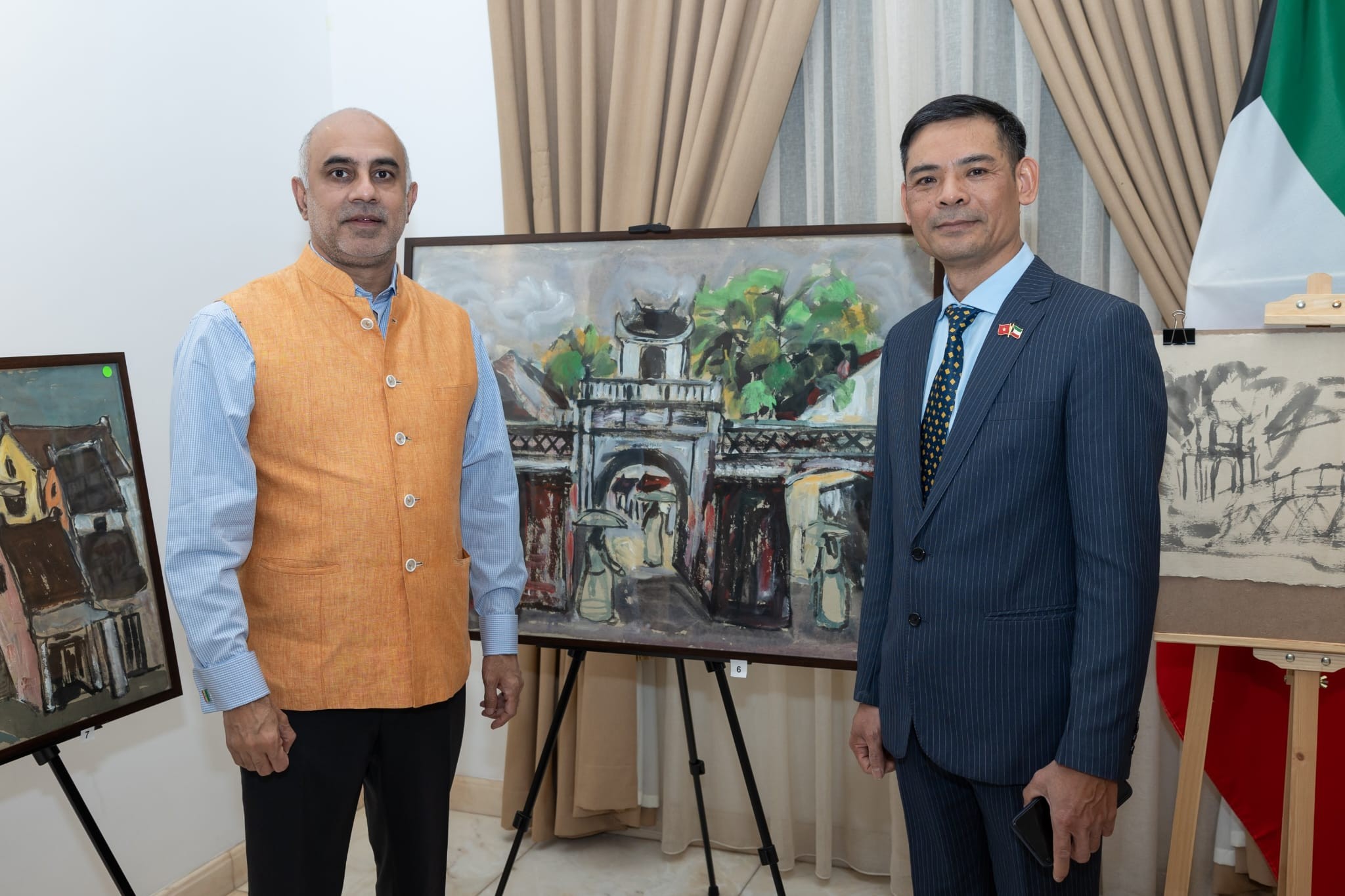 Hoạ sĩ Ngô Đức Hoàng mang 'mảnh đất tình yêu' Việt Nam đến với Kuwait qua triển lãm hội hoạ