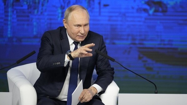 Tổng thống Putin muốn 'khu phi quân sự' rộng đủ an toàn, Nga - Ukraine có hoạt động trao đổi lớn