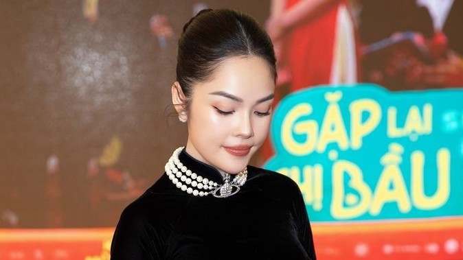 Diễn viên Dương Cẩm Lynh đằm thắm, cuốn hút tại Lễ ra mắt phim Gặp lại chị bầu