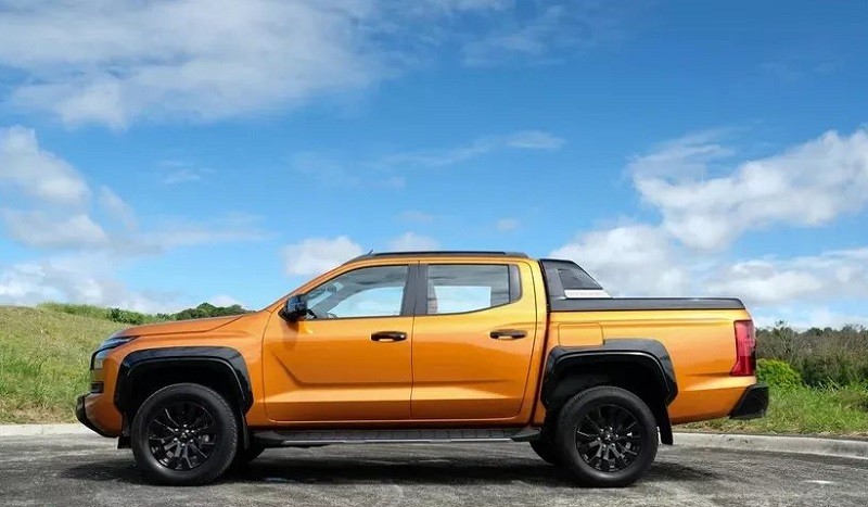 Cận cảnh Mitsubishi Triton 2024 vừa ra mắt tại Philippines, giá từ 495 triệu đồng
