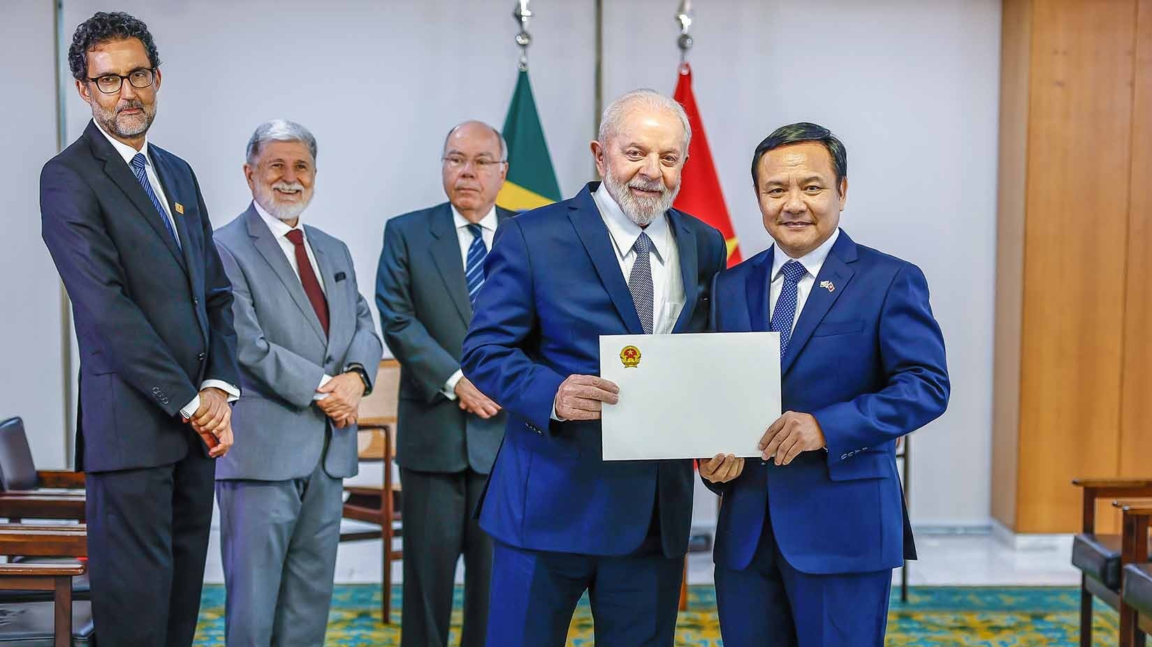 Đại sứ Bùi Văn Nghị trình Thư ủy nhiệm lên Tổng thống Brazil