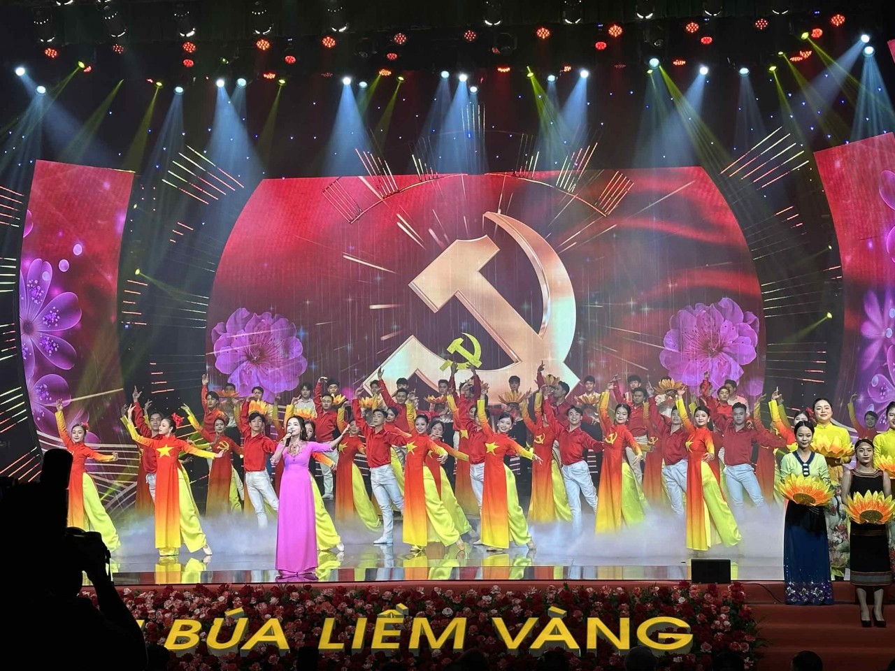 Lễ công bố và trao Giải Búa liềm vàng lần thứ VIII - năm 2023 Lễ công bố và trao Giải Búa liềm vàng lần thứ VIII năm 2023