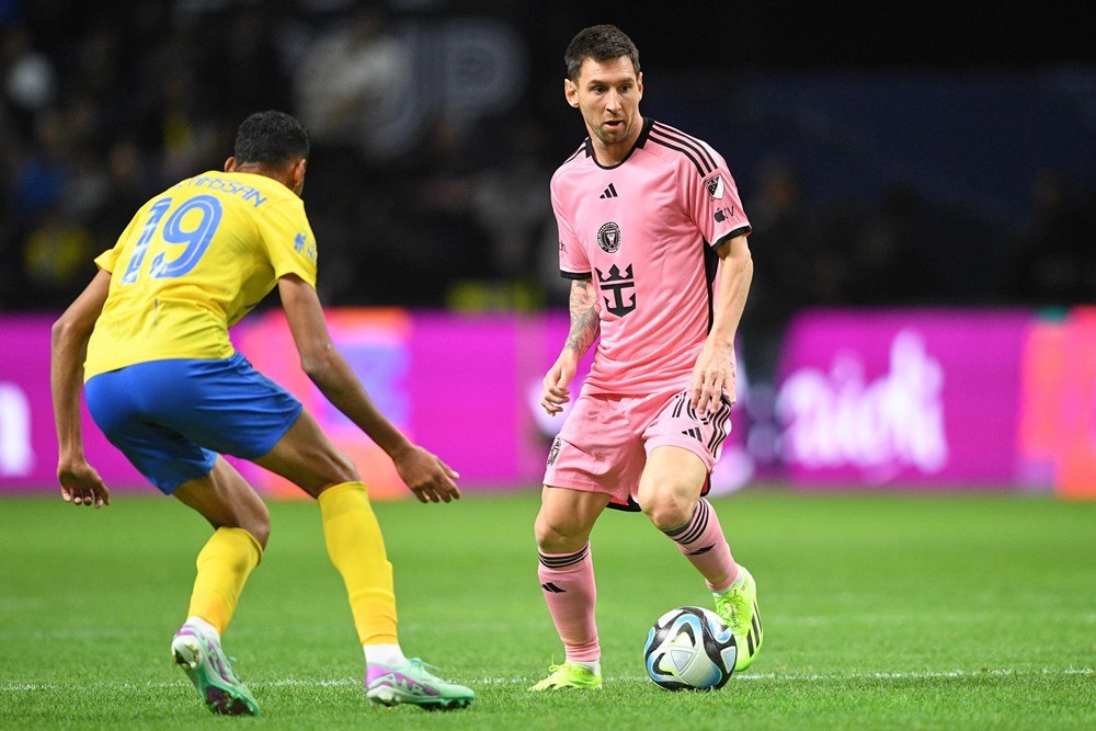 Mãi đến phút 83, Messi với được tung vào sân thay Leonardo Campana.