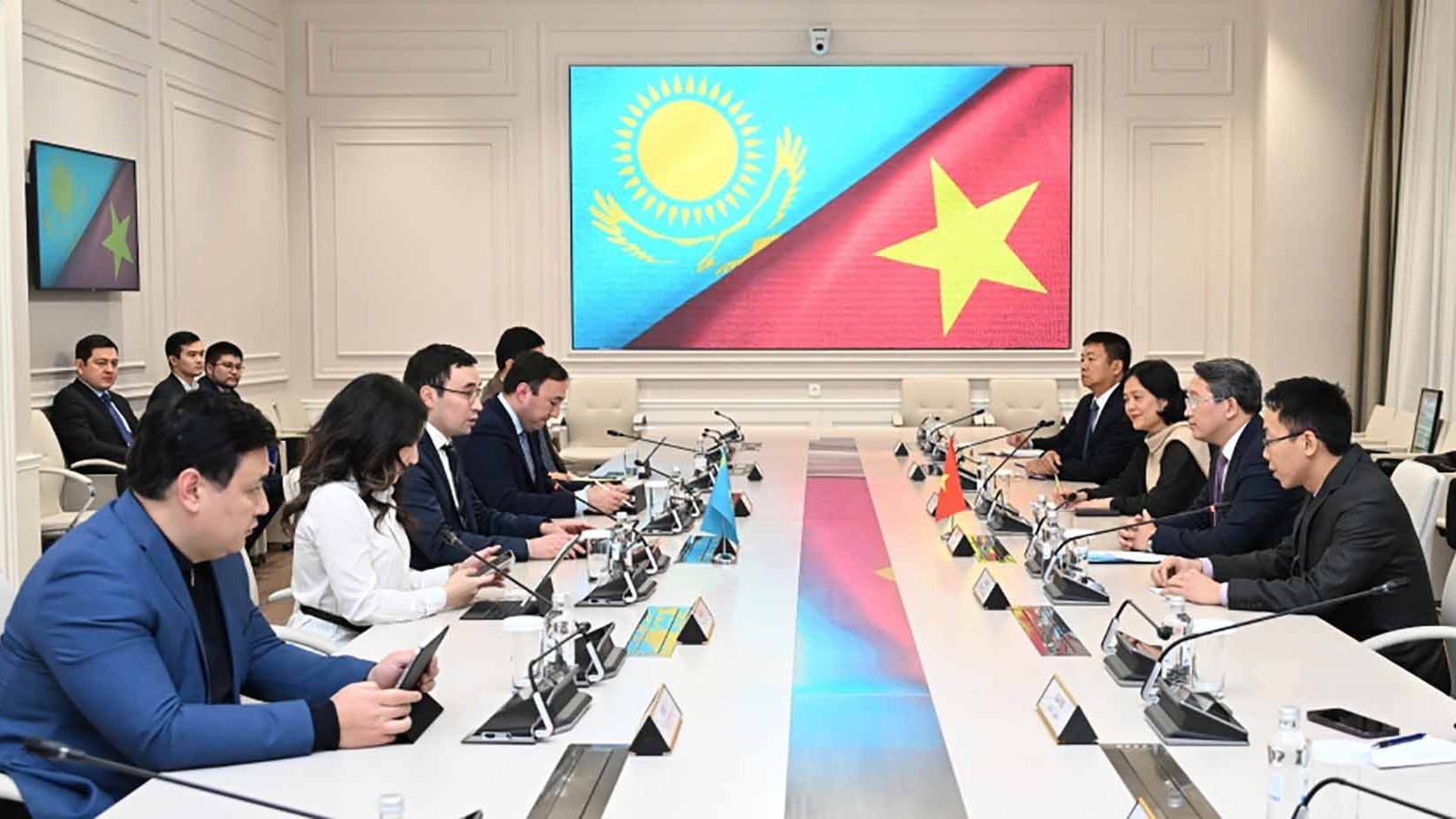 Thành phố Almaty, Kazakhstan thúc đẩy việc đặt tên đường mang tên Chủ tịch Hồ Chí Minh