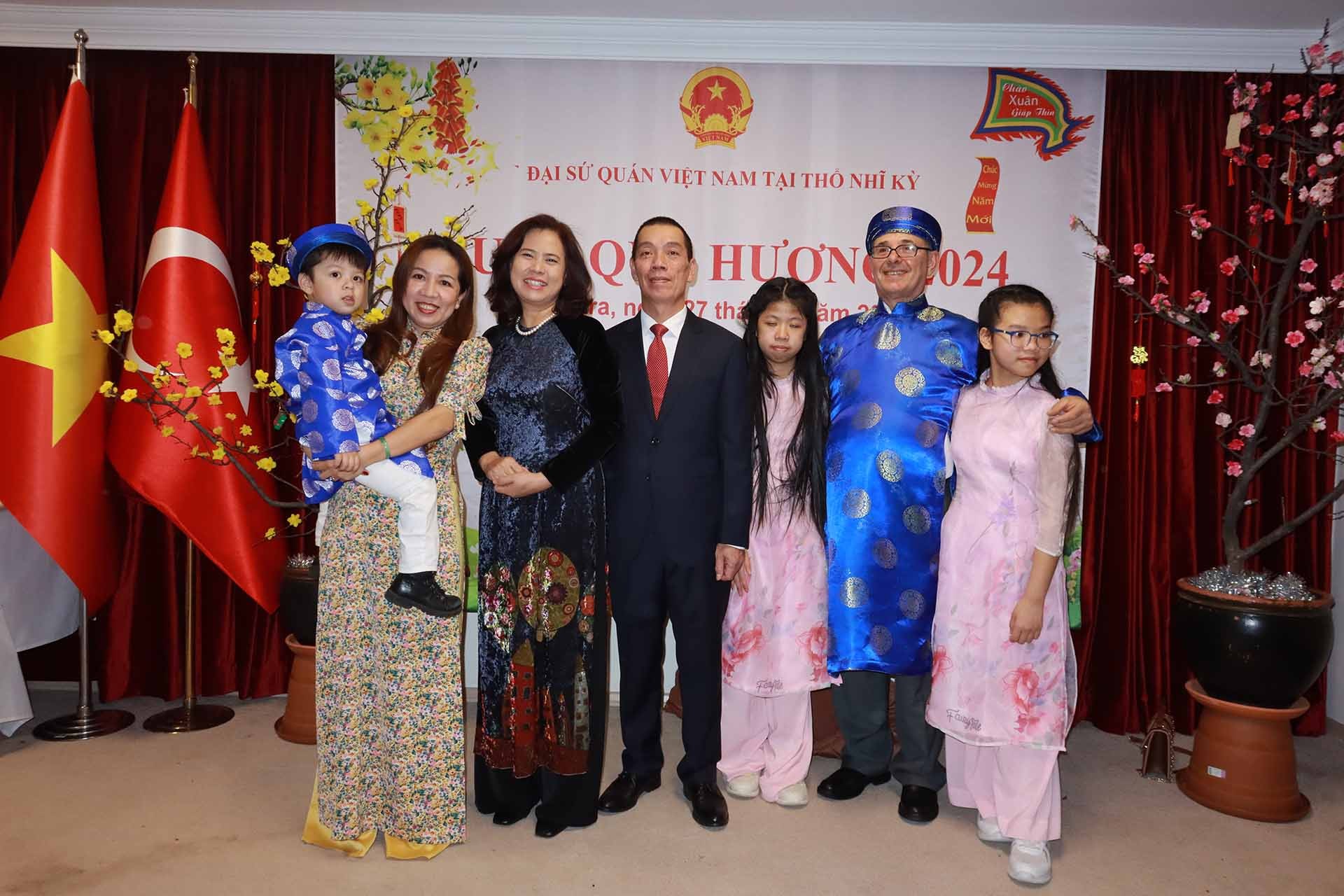 Đậm đà bản sắc dân tộc chương trình Xuân Quê hương tại Thổ Nhĩ Kỳ Đậm đà bản sắc dân tộc chương trình Xuân Quê hương tại Thổ Nhĩ Kỳ