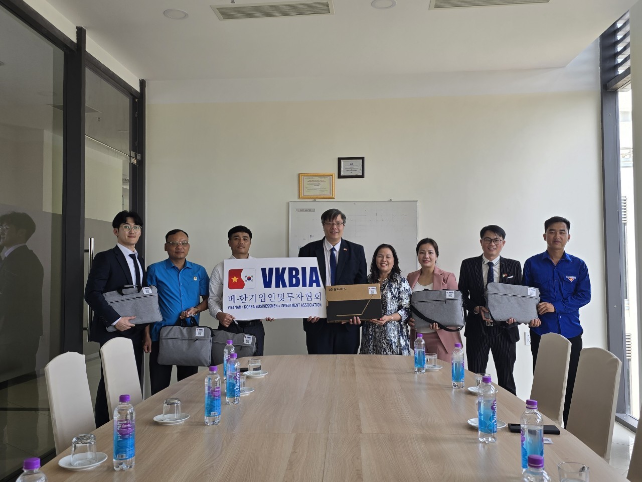 Chương trình 'Tết với biển đảo quê hương' đến với cán bộ, chiến sĩ Vùng 4 Hải quân Chương trình 'Tết với biển đảo quê hương' đến với cán bộ, chiến sĩ Vùng 4 Hải quân