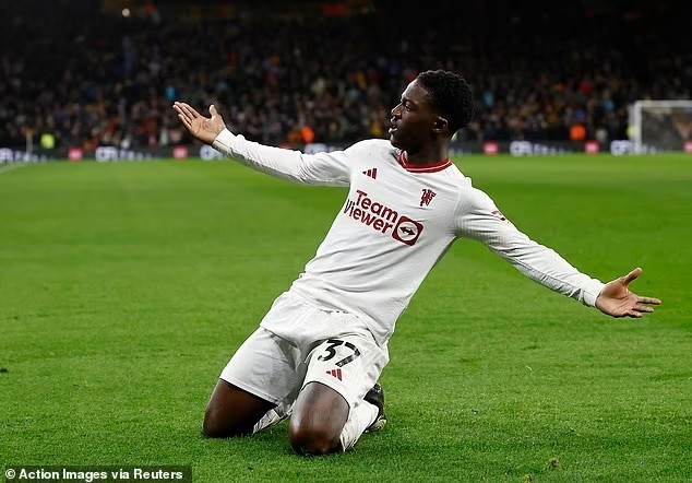 Chuyển nhượng cầu thủ: MU giữ chân sao trẻ 18 tuổi Kobbie Mainoo bằng nhiều ưu đãi