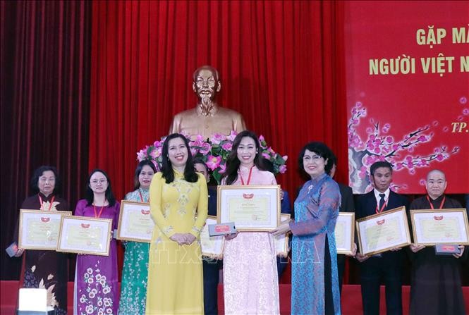 Xuân Quê hương 2024: Vinh danh tập thể, cá nhân kiều bào tiêu biểu có đóng góp cho đất nước