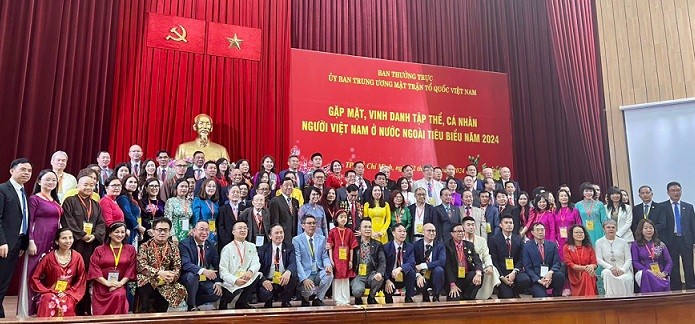Xuân Quê hương 2024: Vinh danh tập thể, cá nhân kiều bào tiêu biểu có đóng góp cho đất nước