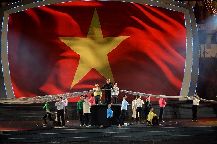 Đêm nghệ thuật Xuân Quê hương 2024: Toả sáng tinh thần đại đoàn kết, hòa hợp dân tộc Đêm nghệ thuật Xuân Quê hương 2024: Toả sáng tinh thần đại đoàn kết, hòa hợp dân tộc