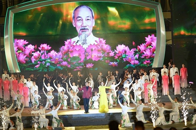 Đêm nghệ thuật Xuân Quê hương 2024: Toả sáng tinh thần đại đoàn kết, hòa hợp dân tộc Đêm nghệ thuật Xuân Quê hương 2024: Toả sáng tinh thần đại đoàn kết, hòa hợp dân tộc