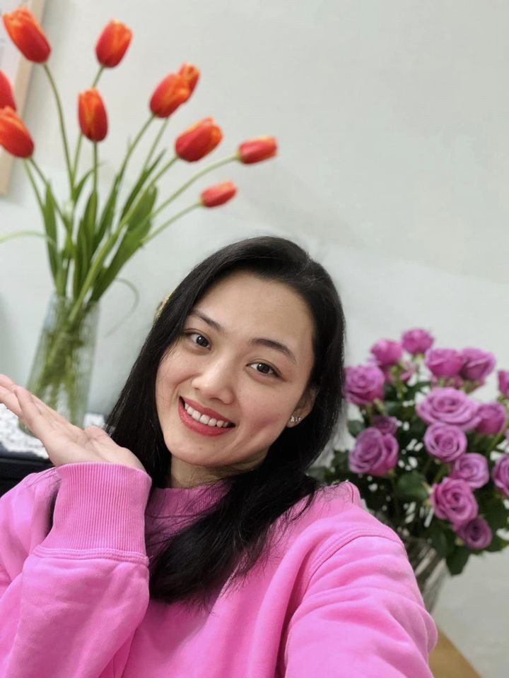 Hoa khôi bóng chuyền Thu Hoài đẹp rạng rỡ