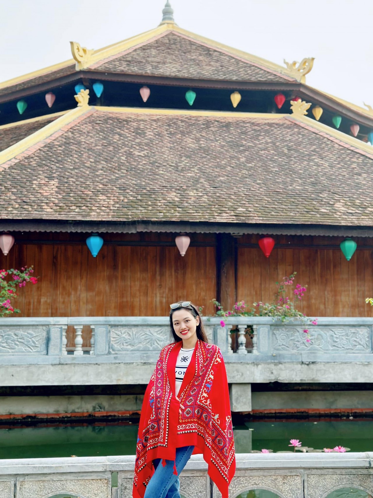 Hoa khôi bóng chuyền Thu Hoài đẹp rạng rỡ