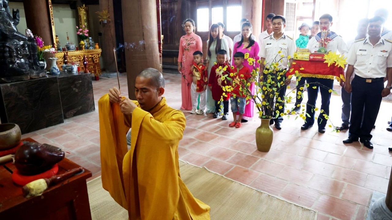 Lễ chùa đầu năm ở Trường Sa: Đoàn kết và hy vọng