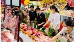 Giá heo hơi hôm nay 18/6: Đà giảm kéo dài trên thị trường miền Trung và miền Nam, dao động trong khoảng 62.000 - 68.000 đồng/kg