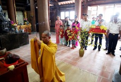 Lễ chùa đầu năm ở Trường Sa: Đoàn kết và hy vọng