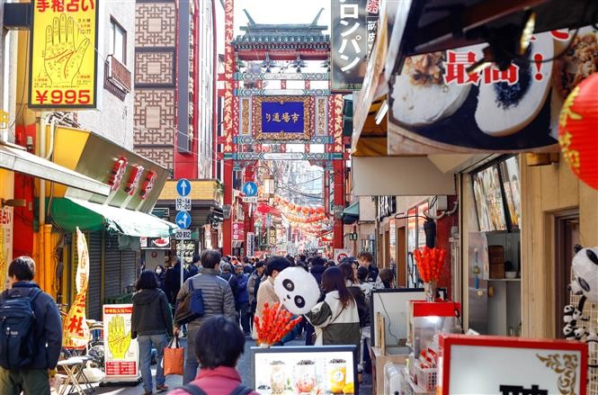 Khung cảnh nhộp nhịp của một lối vào khu phố người Hoa tại Yokohama (Nhật Bản). Ảnh: Xuân Giao - PV TTXVN tại Nhật Bản Khung cảnh nhộp nhịp của một lối vào khu phố người Hoa tại Yokohama (Nhật Bản). Ảnh: Xuân Giao - PV TTXVN tại Nhật Bản