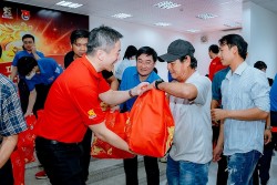 Lan toả Tết ấm áp đến người lao động, ngư dân và các chiến sĩ