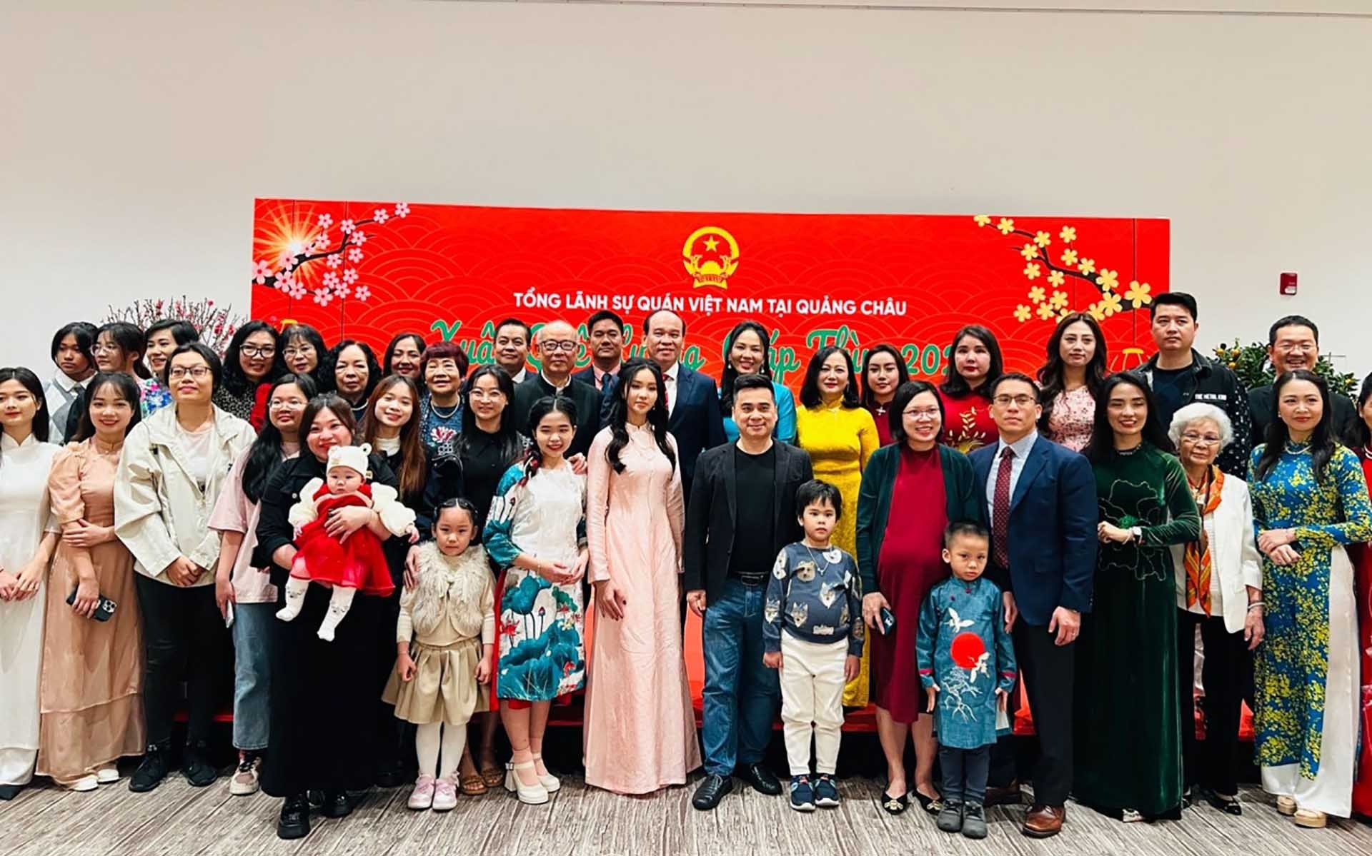 Tổng lãnh sự quán Việt Nam tại Quảng Châu tổ chức gặp gỡ Xuân Giáp Thìn 2024