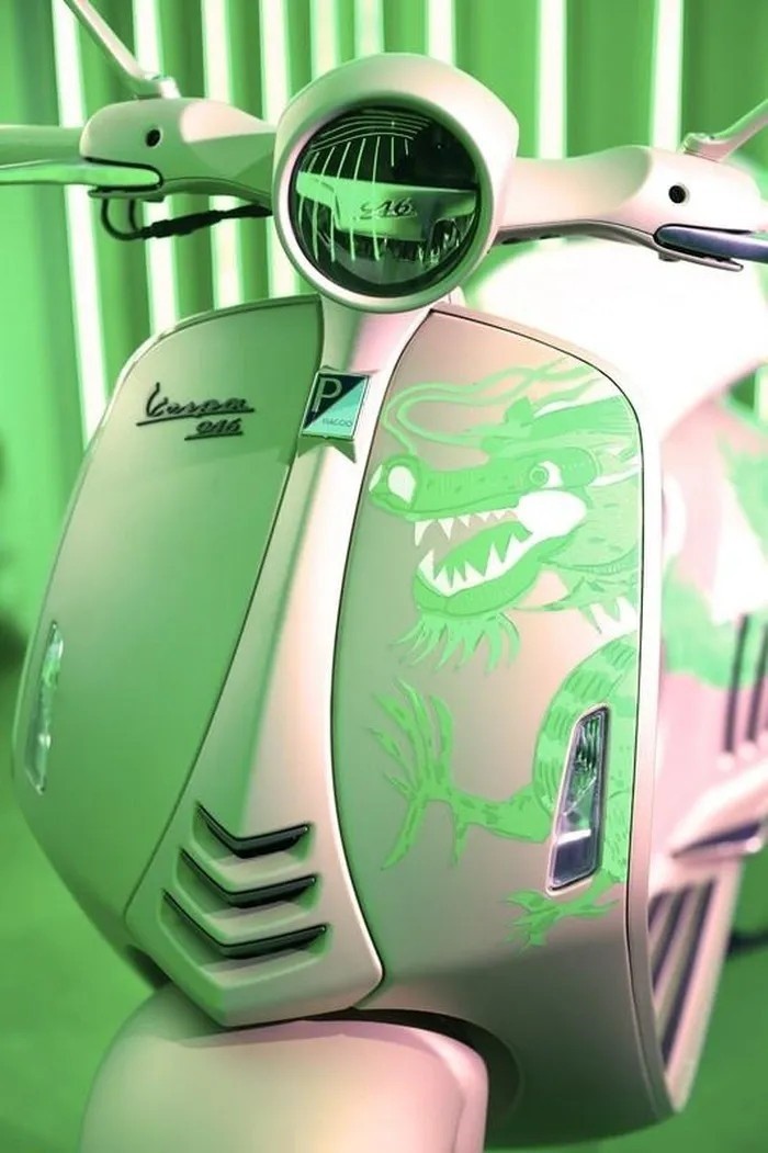 Cận cảnh Vespa 946 Dragon phiên bản giới hạn 1.888 chiếc vừa trình làng Cận cảnh Vespa 946 Dragon phiên bản giới hạn 1.888 chiếc vừa trình làng