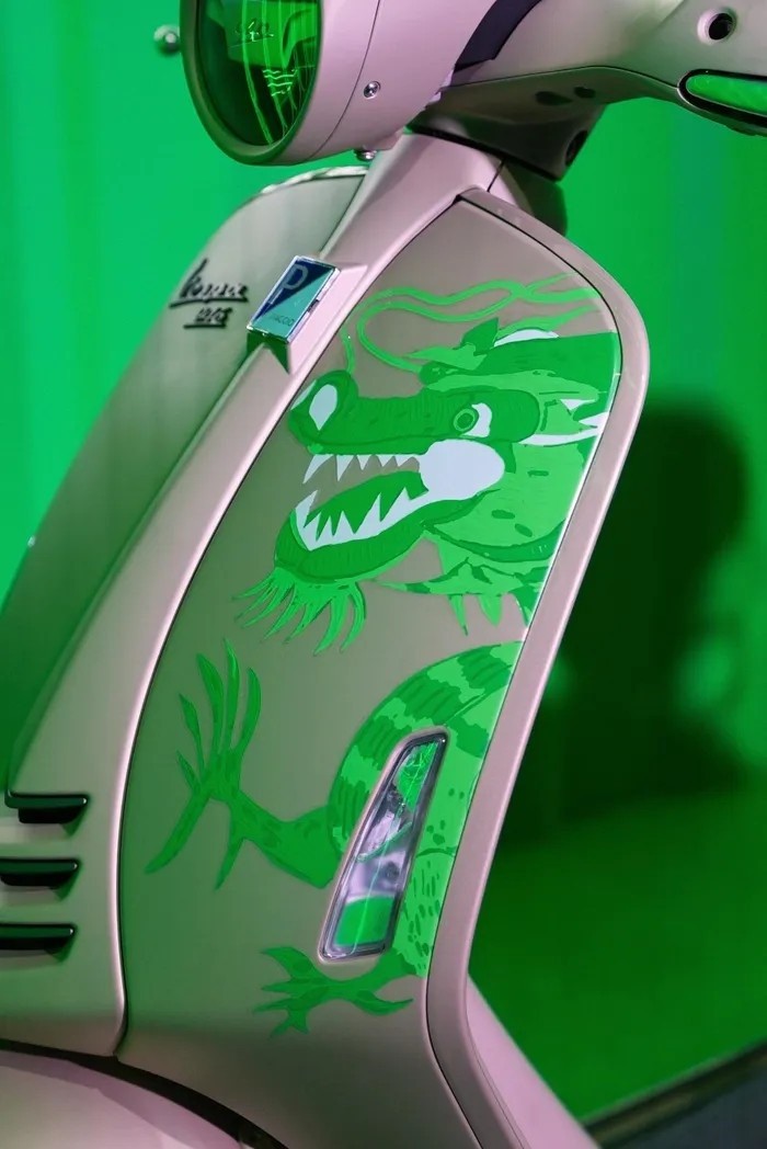 Cận cảnh Vespa 946 Dragon phiên bản giới hạn 1.888 chiếc vừa trình làng Cận cảnh Vespa 946 Dragon phiên bản giới hạn 1.888 chiếc vừa trình làng