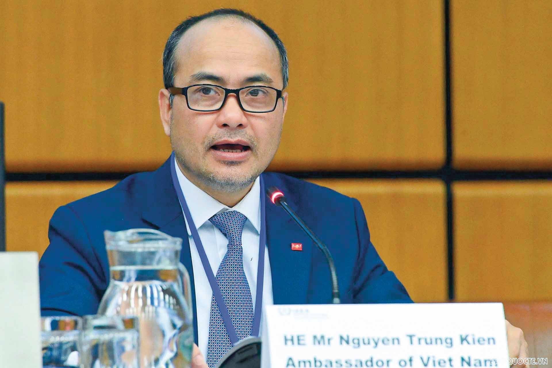 Đại sứ Việt Nam tại Áo Nguyễn Trung Kiên.