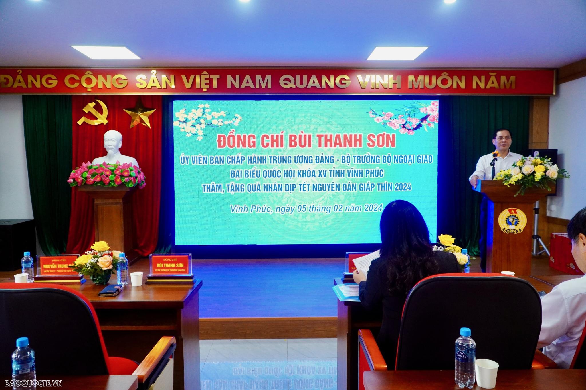 Bộ trưởng Ngoại giao Bùi Thanh Sơn thăm, tặng quà Tết tại tỉnh Vĩnh Phúc Bộ trưởng Ngoại giao Bùi Thanh Sơn thăm, tặng quà Tết tại tỉnh Vĩnh Phúc