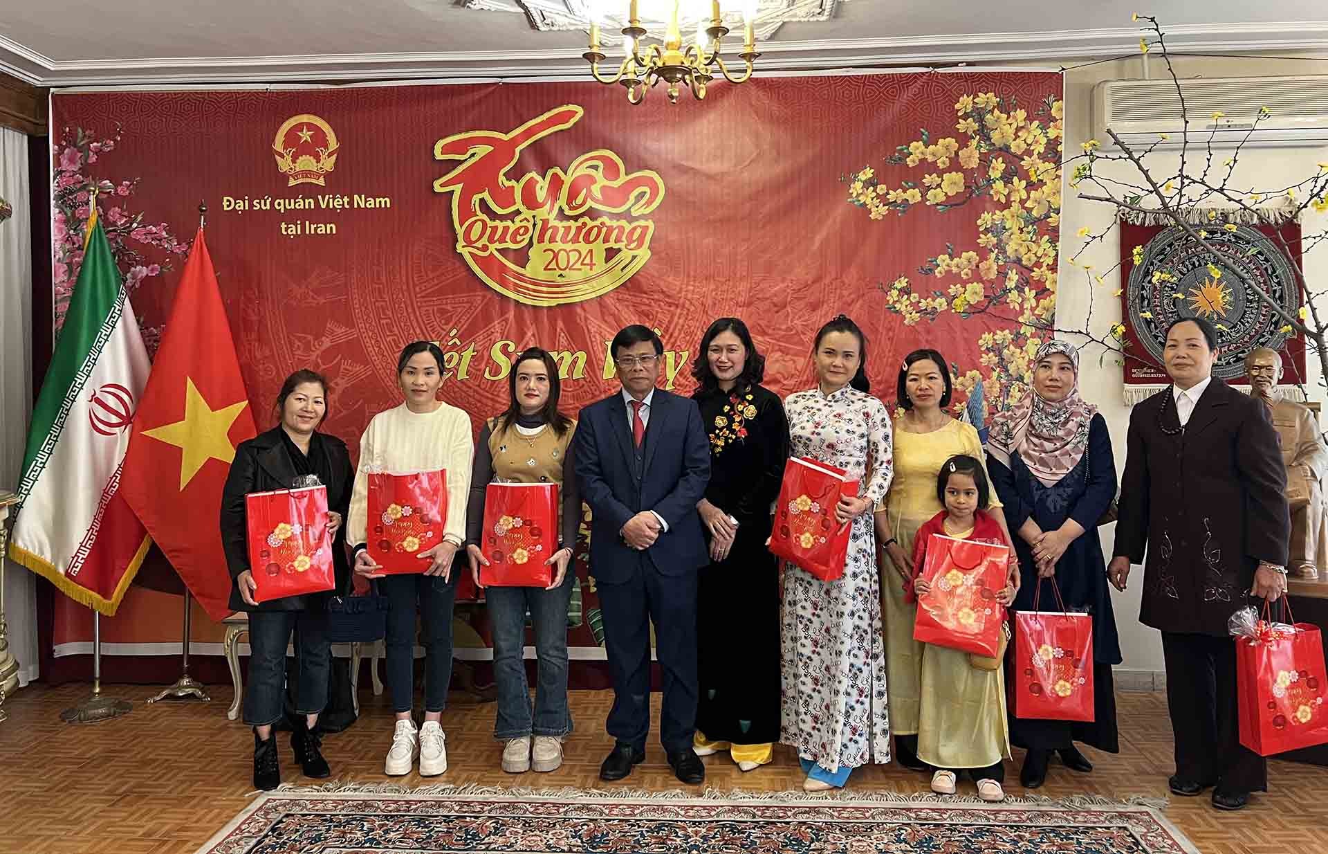 Xuân Quê hương 2024 tại Iran: Đầm ấm và thân tình Xuân Quê hương 2024 tại Iran: Đầm ấm và thân tình