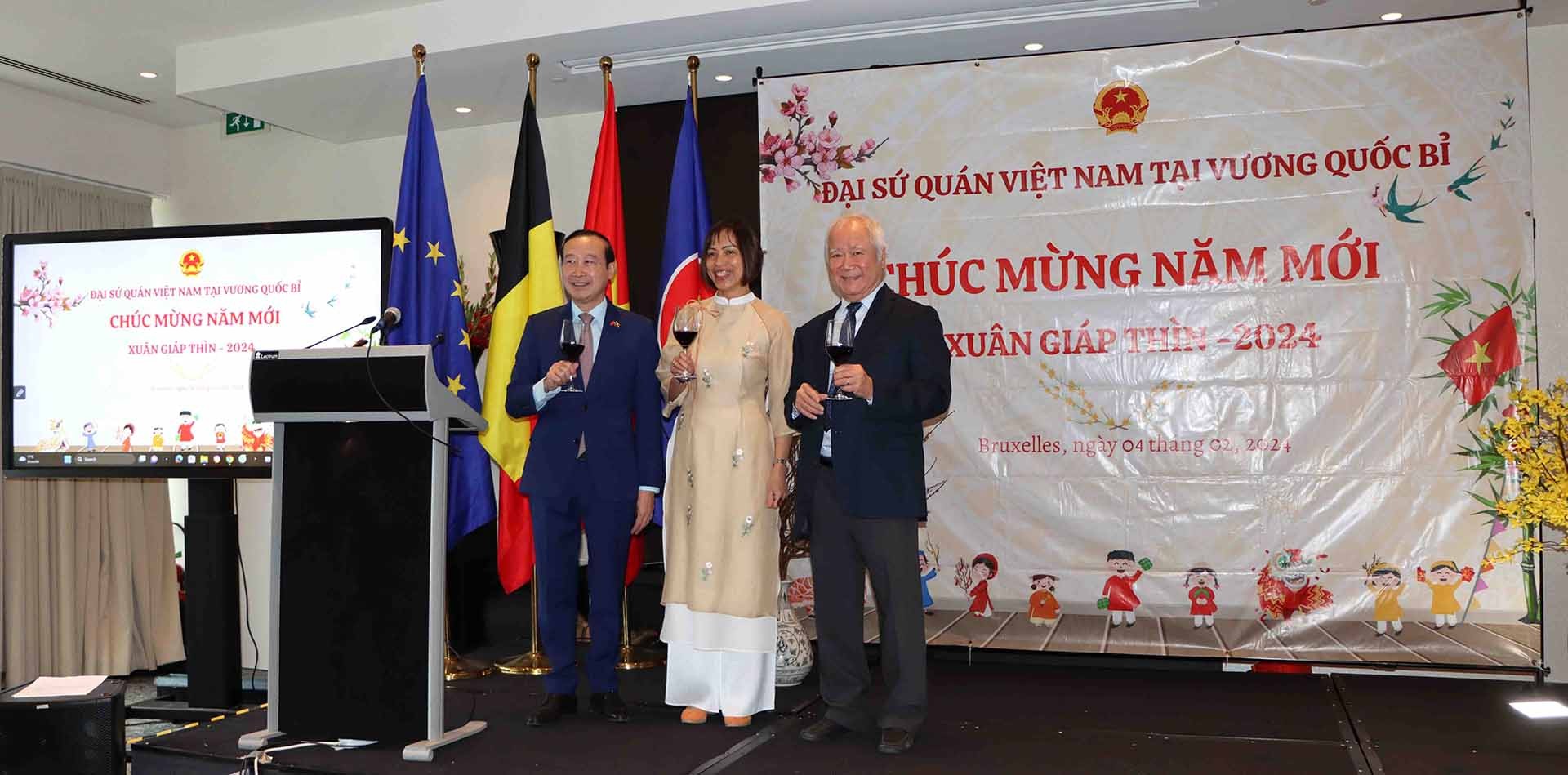 Tết cộng đồng mừng Xuân Giáp Thìn 2024 tại Bỉ: Ấm áp và đậm đà bản sắc dân tộc Tết cộng đồng mừng Xuân Giáp Thìn 2024 tại Bỉ: Ấm áp và đậm đà bản sắc dân tộc