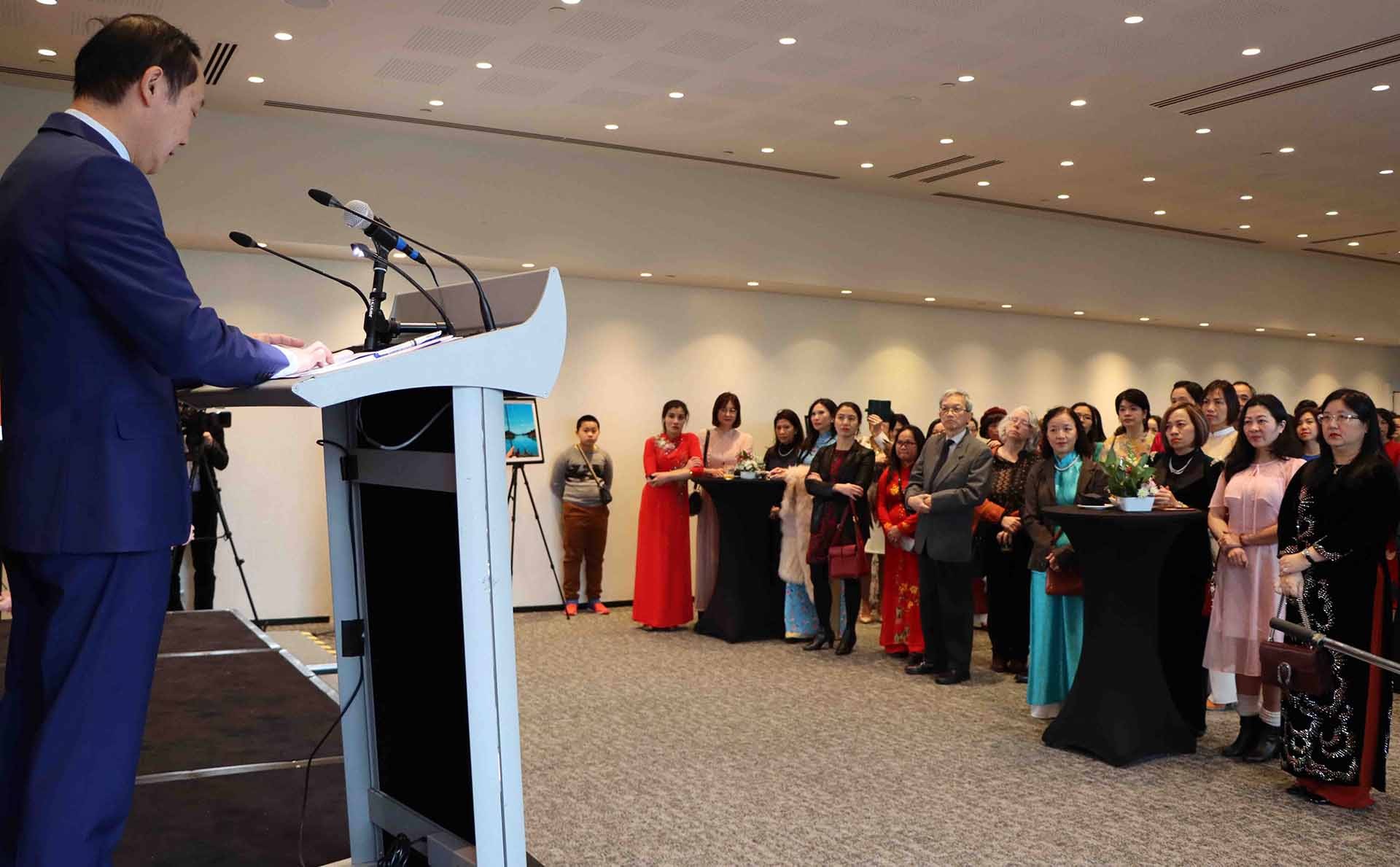 Tết cộng đồng mừng Xuân Giáp Thìn 2024 tại Bỉ: Ấm áp và đậm đà bản sắc dân tộc Tết cộng đồng mừng Xuân Giáp Thìn 2024 tại Bỉ: Ấm áp và đậm đà bản sắc dân tộc