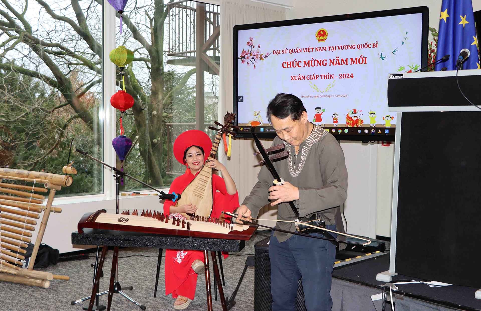 Tết cộng đồng mừng Xuân Giáp Thìn 2024 tại Bỉ: Ấm áp và đậm đà bản sắc dân tộc Tết cộng đồng mừng Xuân Giáp Thìn 2024 tại Bỉ: Ấm áp và đậm đà bản sắc dân tộc